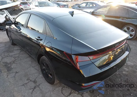 2023 Hyundai Elantra Sel z USA, uszkodzony, nr VIN KMHLM4AG9PU415790